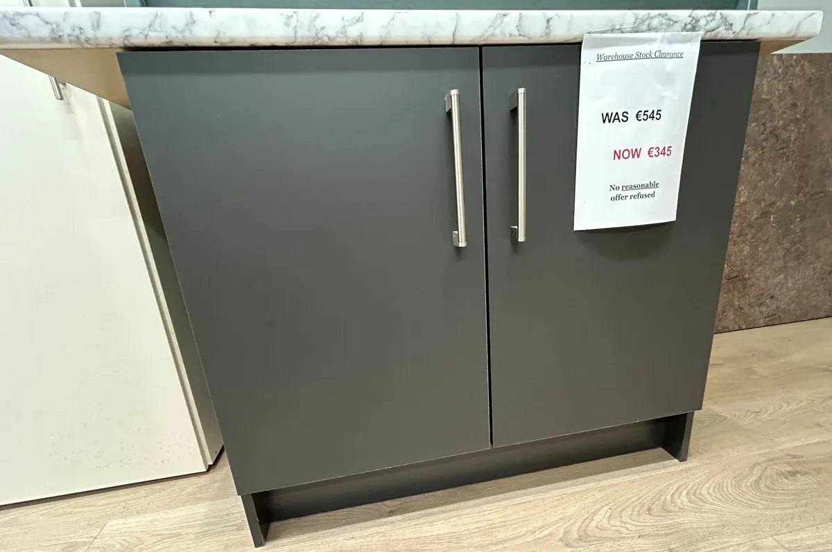 Kitchen Islands - Image 3