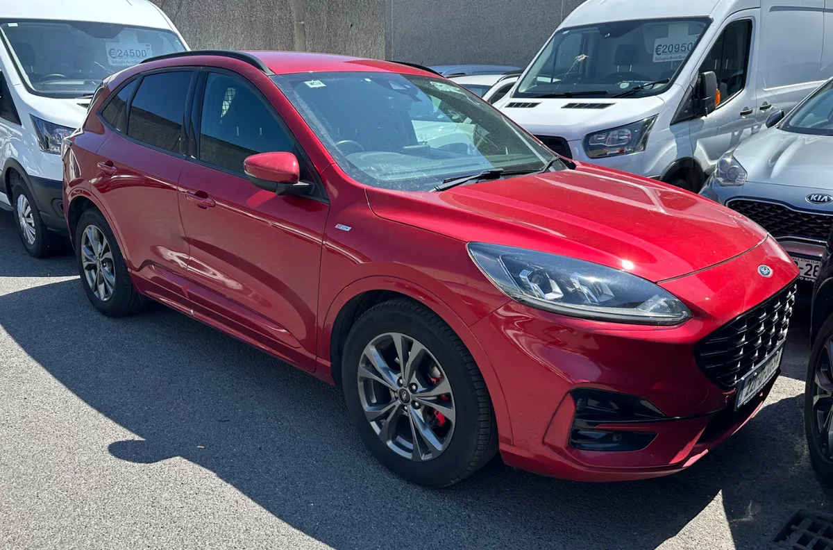 2022 Ford Kuga ST Line Commercial