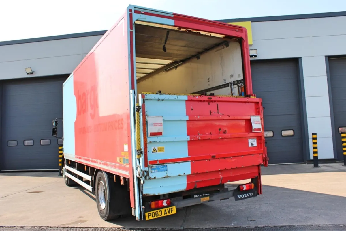 2013 VOLVO FL 240 4X2 18 TON BOX VAN - Image 4