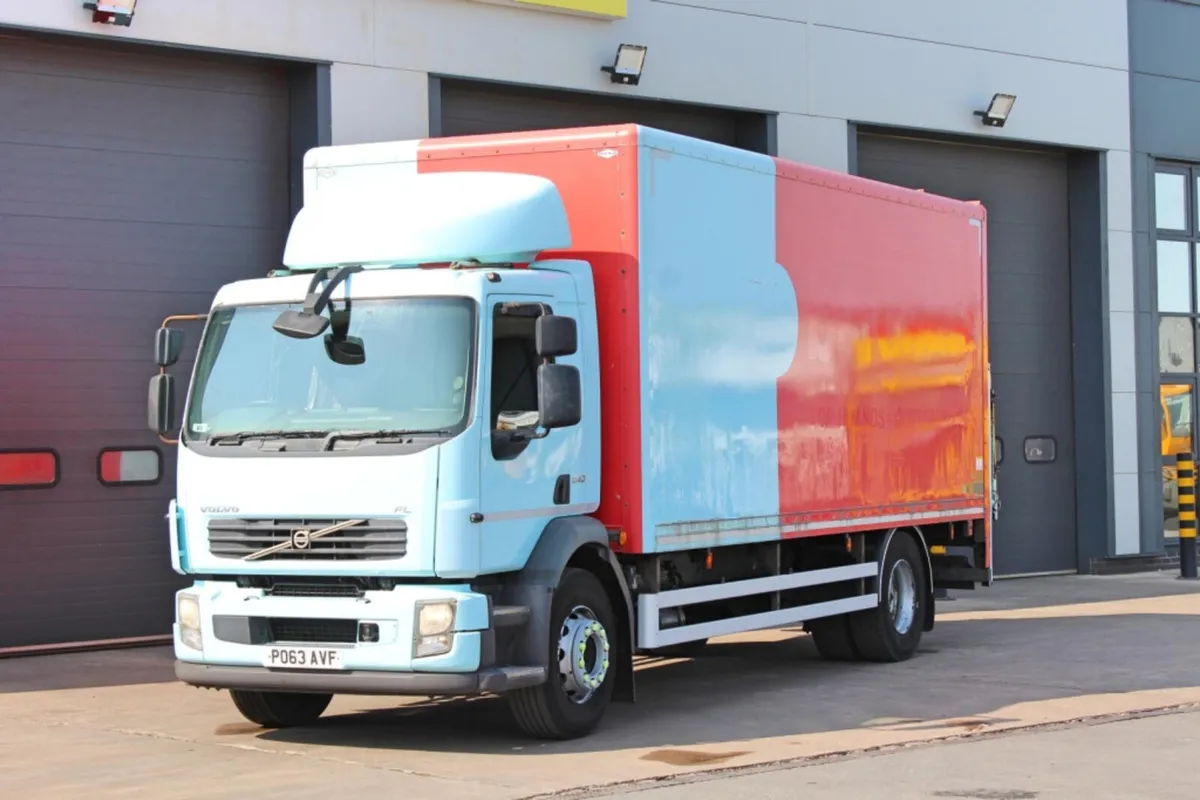 2013 VOLVO FL 240 4X2 18 TON BOX VAN - Image 3