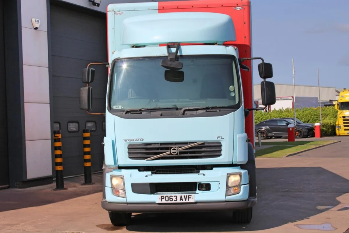 2013 VOLVO FL 240 4X2 18 TON BOX VAN - Image 2