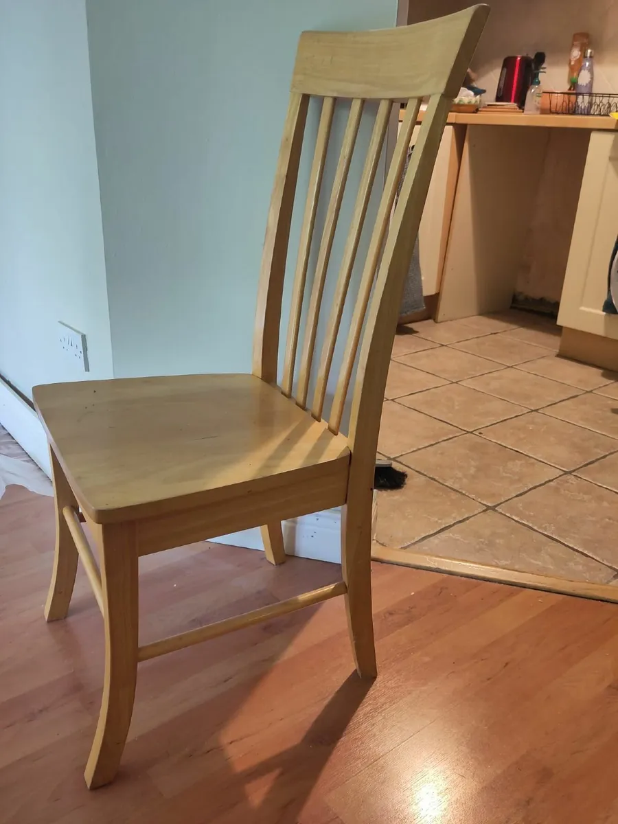 Table and chairs - Image 2