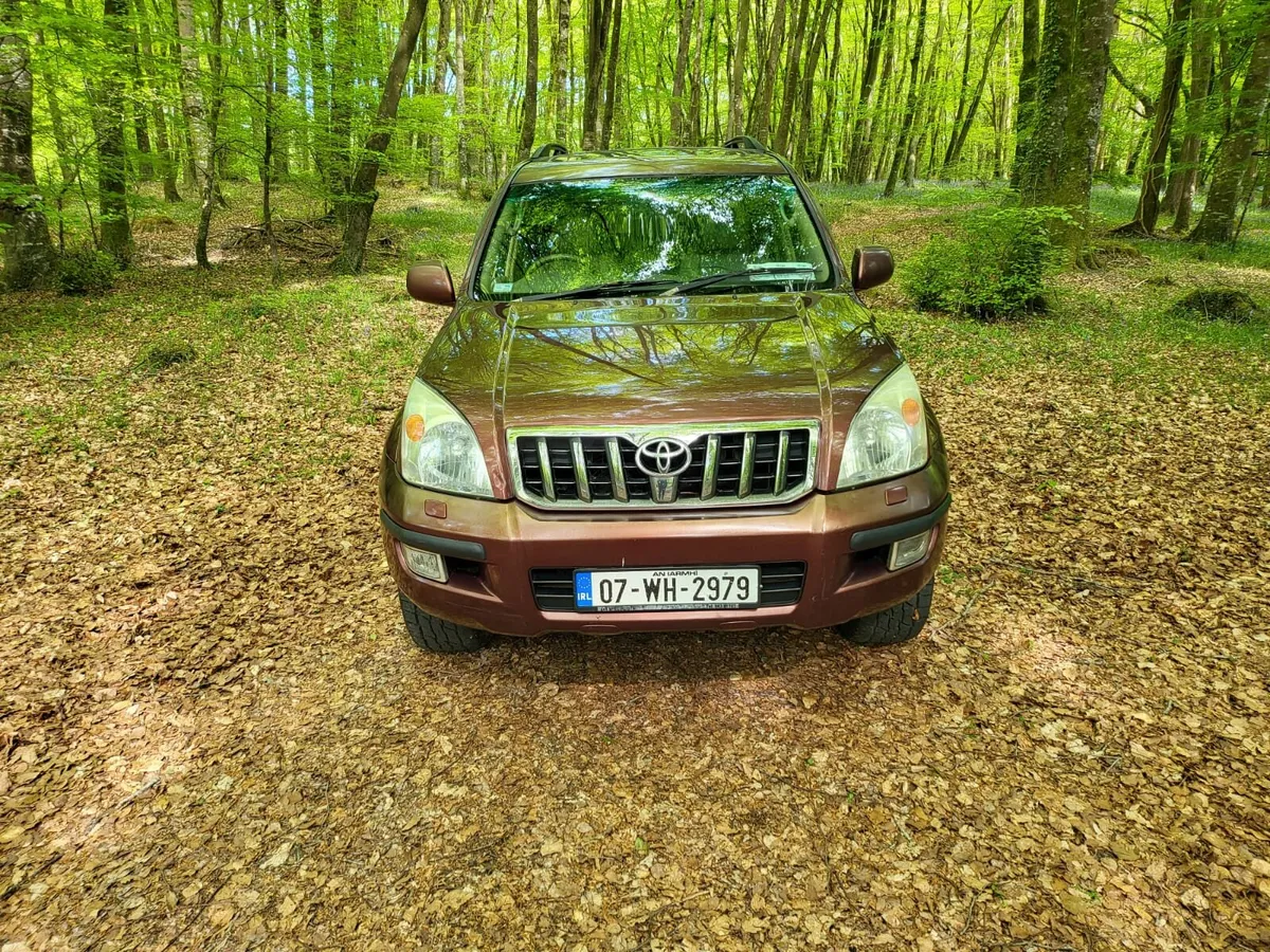 TOYOTA LANCRUISER  LC5 - Image 2