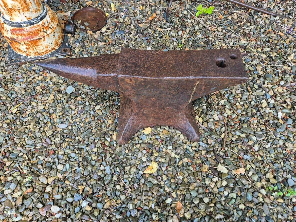 blacksmiths anvill - Image 1