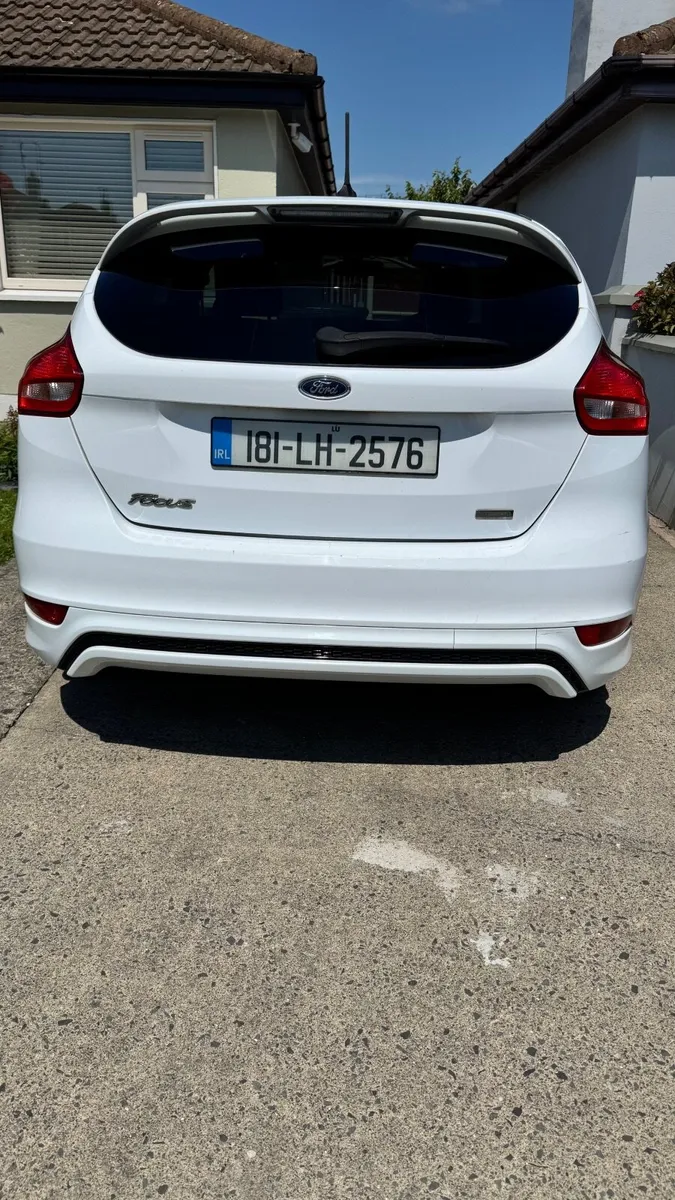 Ford Focus 2018 ST-Line 1L Eco Boost - Image 2