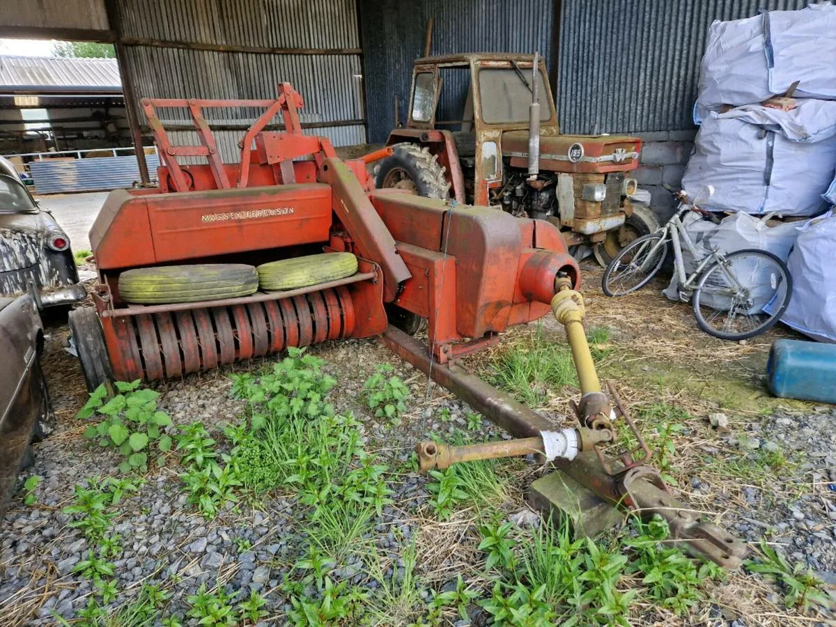 Massey 20 baler..lely bale elevator. - Image 1