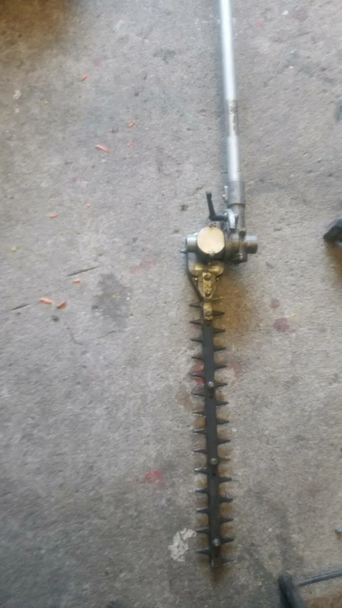 CASTOR TURBO 25 LONG REACH HEDGE TRIMMER - Image 3