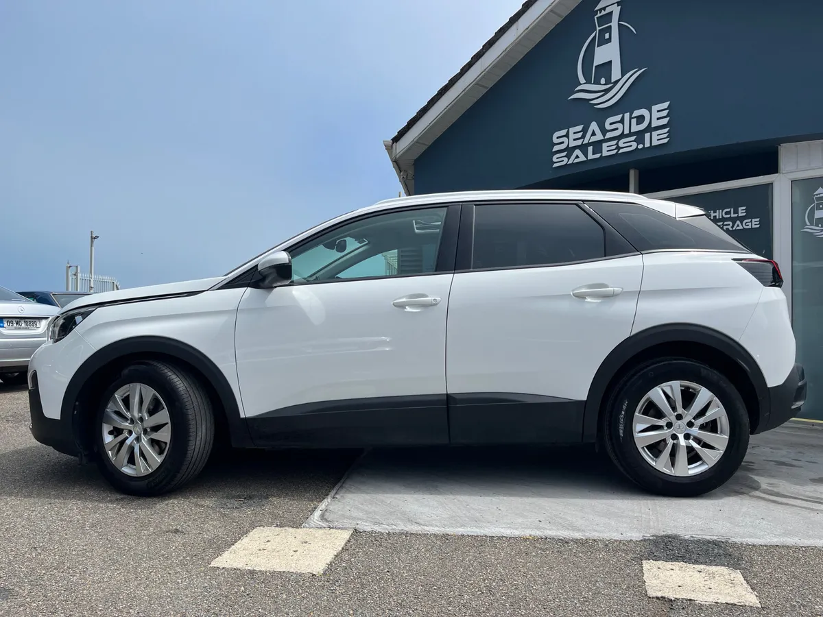 182 Peugeot 3008 1.2 Active - Image 2