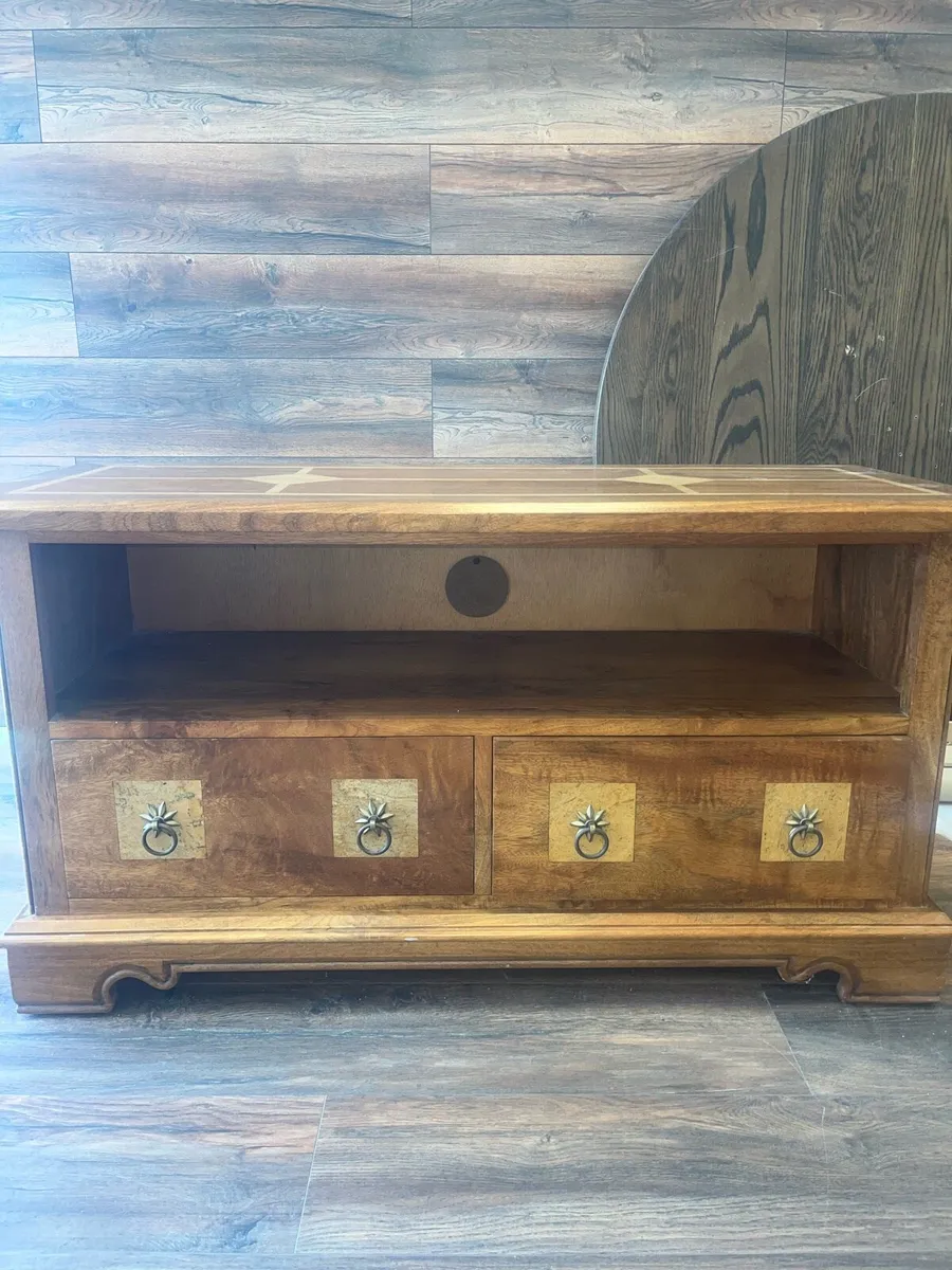 Solid tv unit - Image 1
