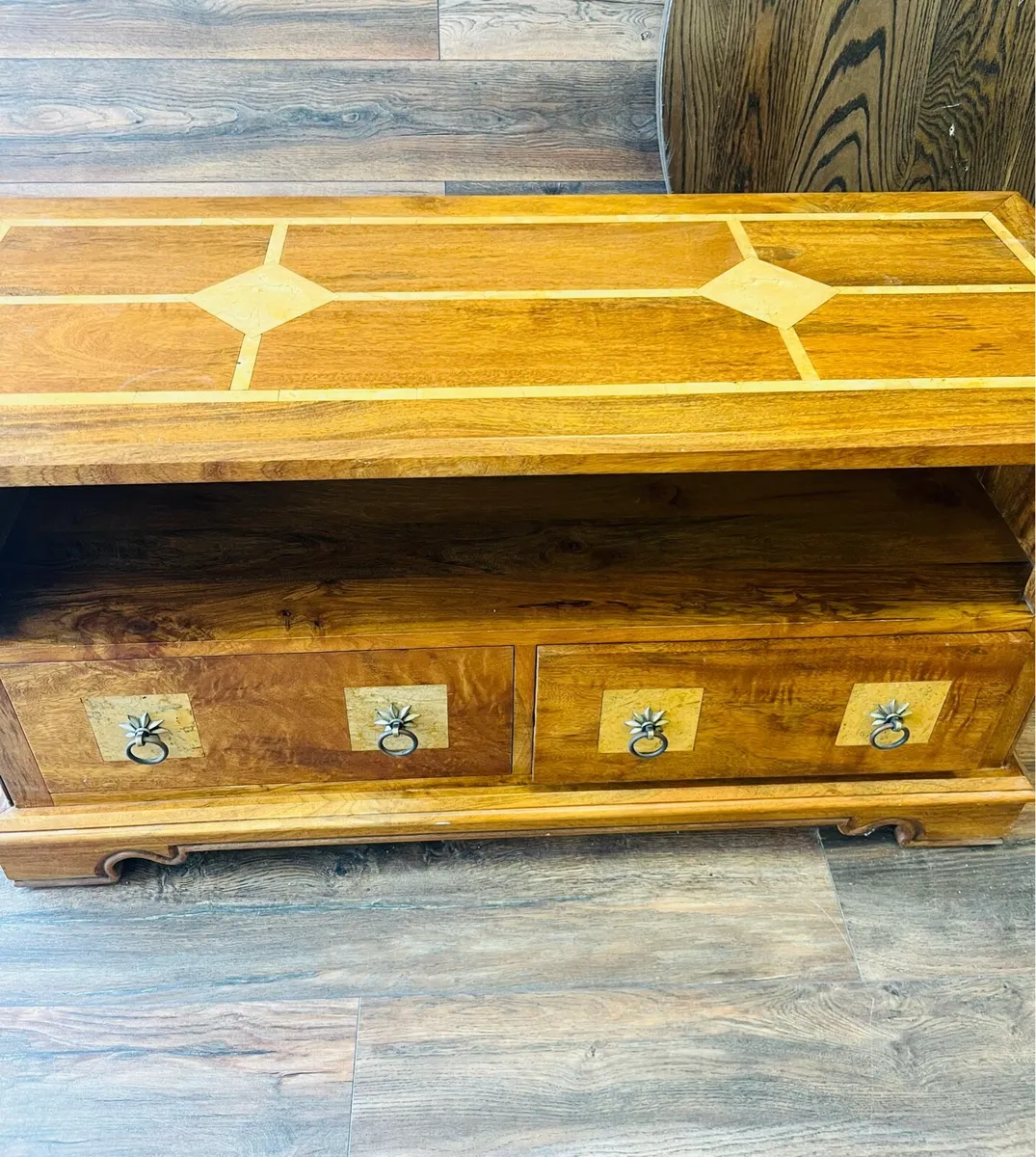Solid tv unit - Image 2