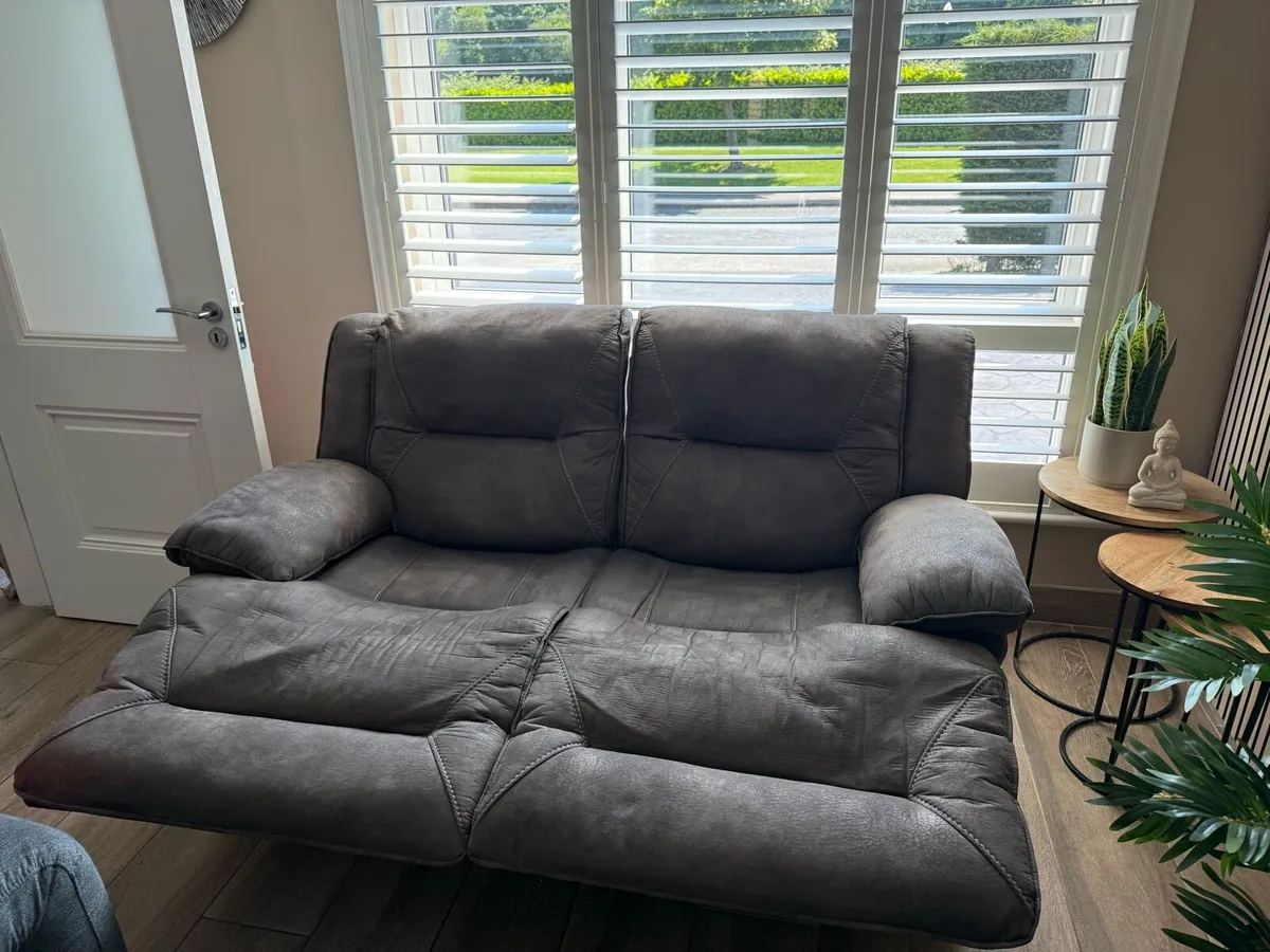 2 seater recliner - Image 2