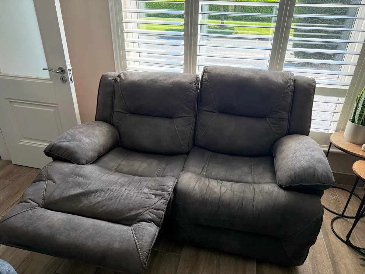 2 seater recliner - Image 4