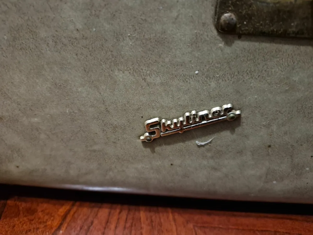Vintage suitcase - Image 2