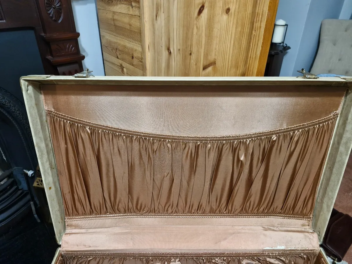 Vintage suitcase - Image 3
