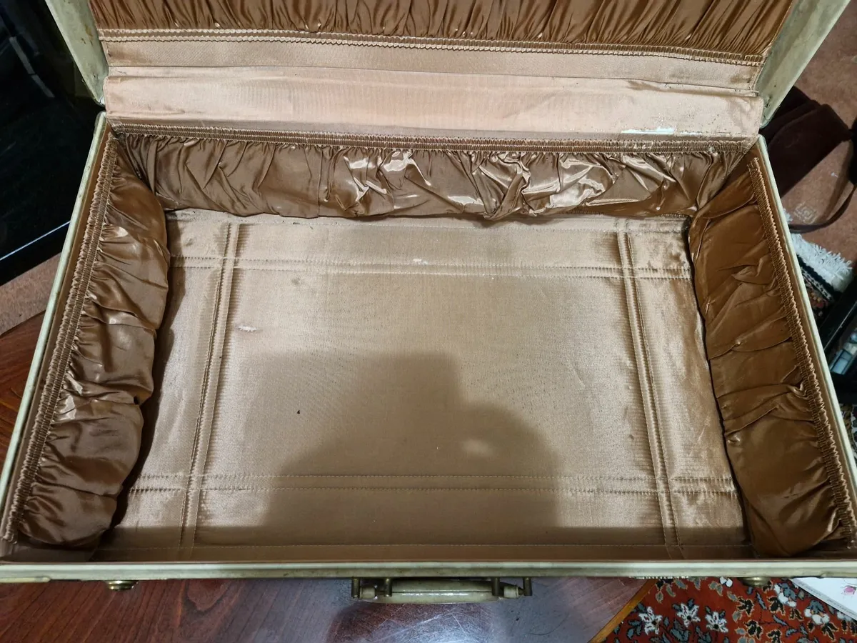 Vintage suitcase - Image 4