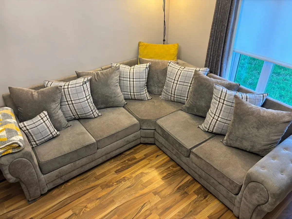 L-Shaped Corner Sofa – €500 - Image 1