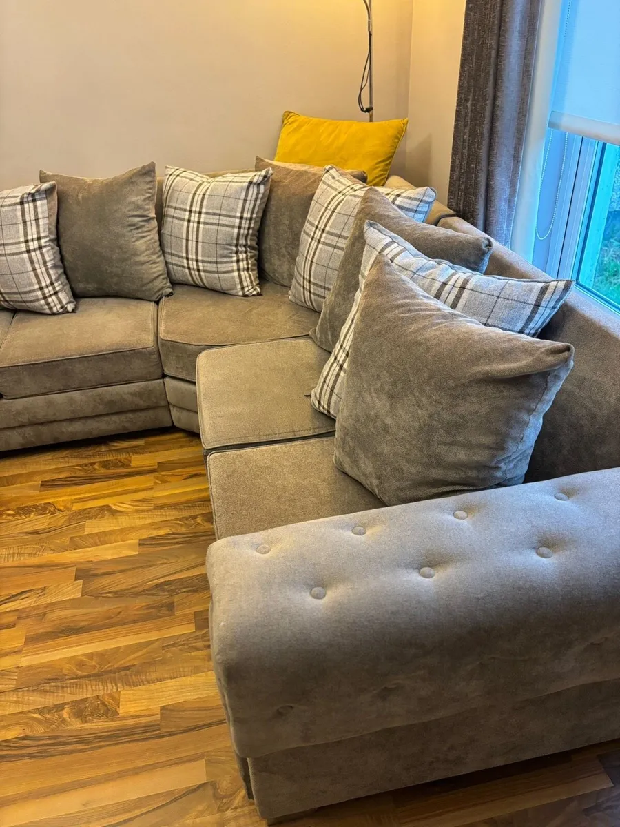 L-Shaped Corner Sofa – €500 - Image 3