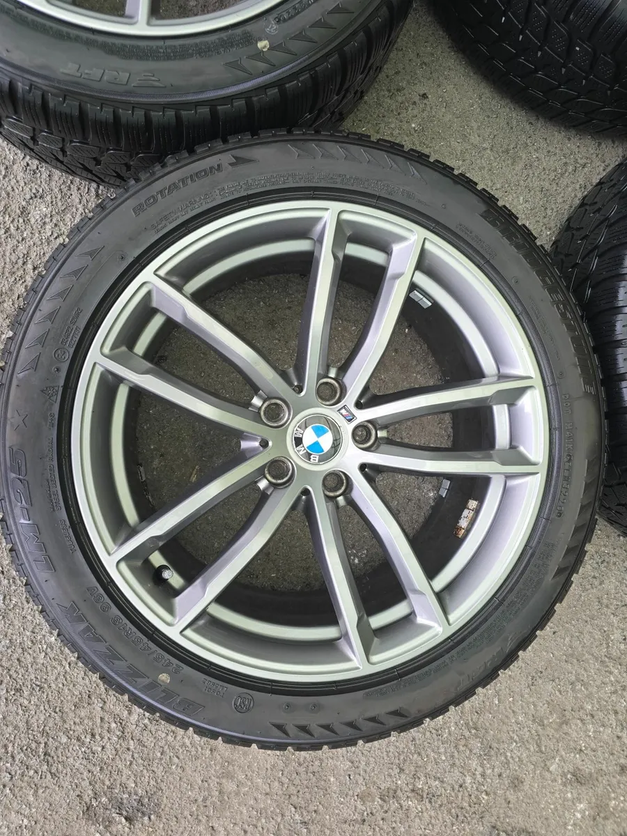 BMW G30 5 Series R18 Alloys with Winter Tyres - Image 2