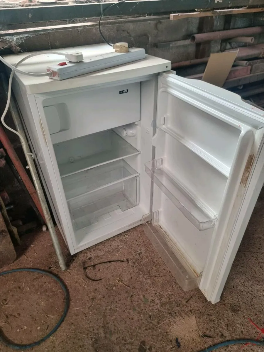 Undercounter fridge - Image 3