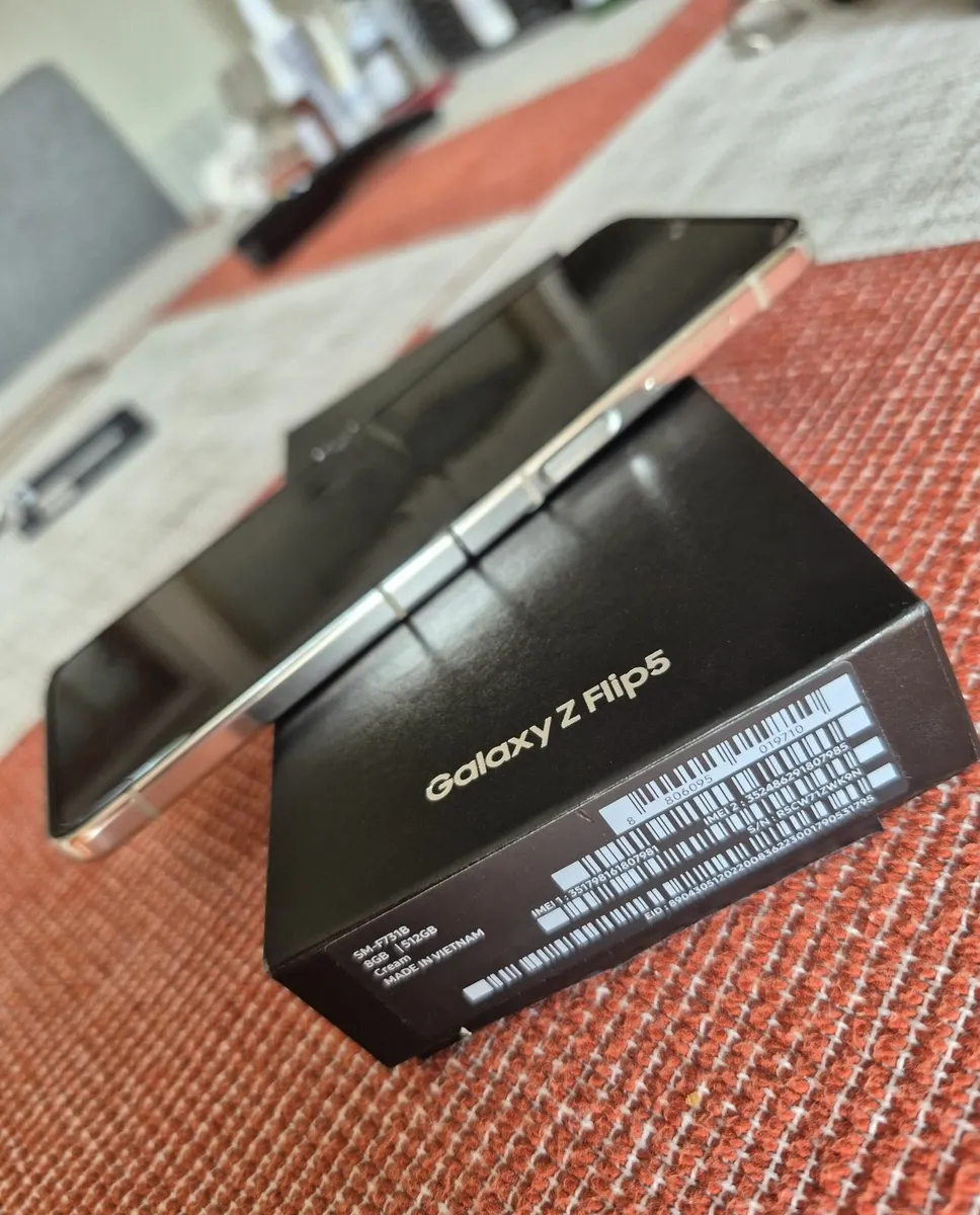 Samsung Galaxy Z Flip 5. 512GB - Image 3