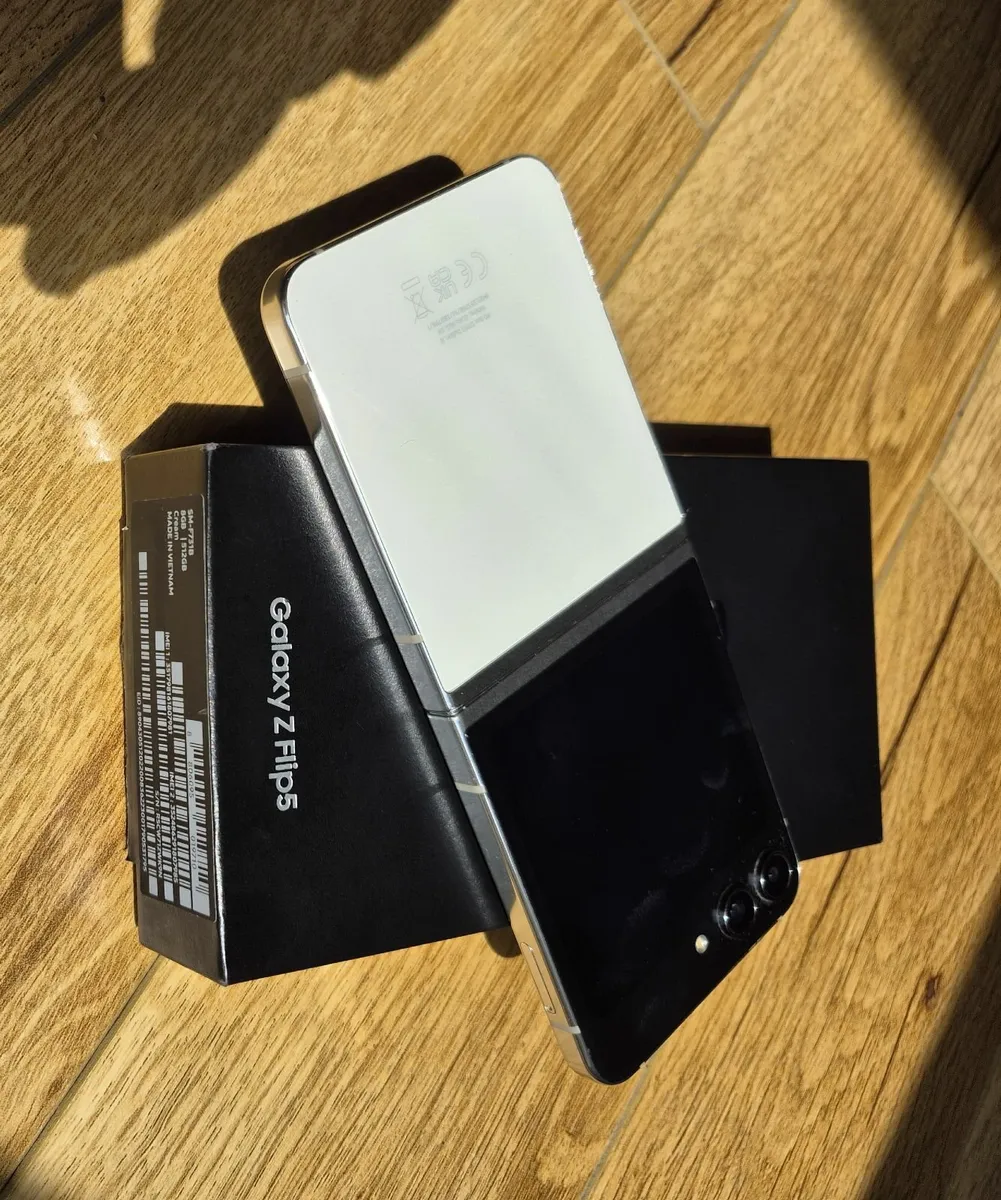 Samsung Galaxy Z Flip 5. 512GB - Image 4