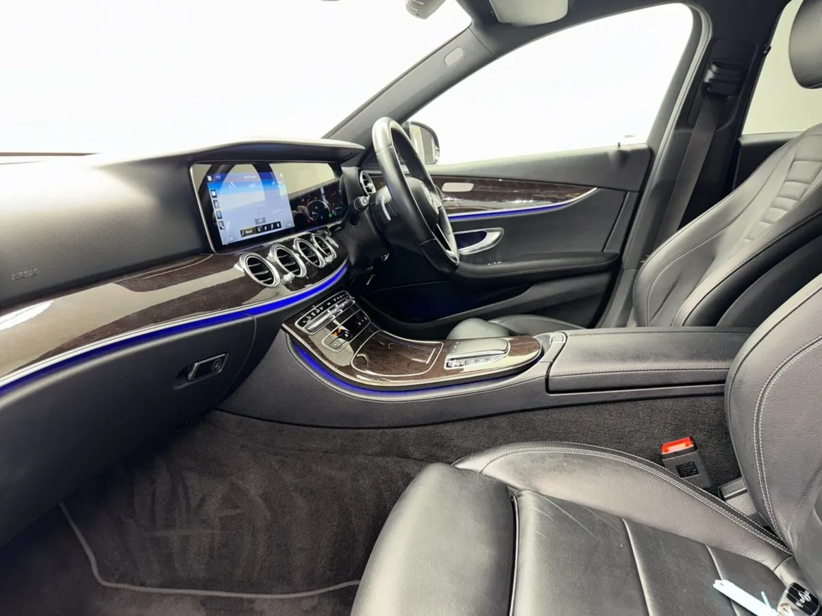 Mercedes-Benz E-Class E220d Mhev Sport  low Milea - Image 4