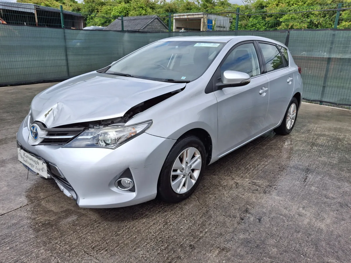 *2012 Toyota Auris  Hybrid  Automatic - Image 3