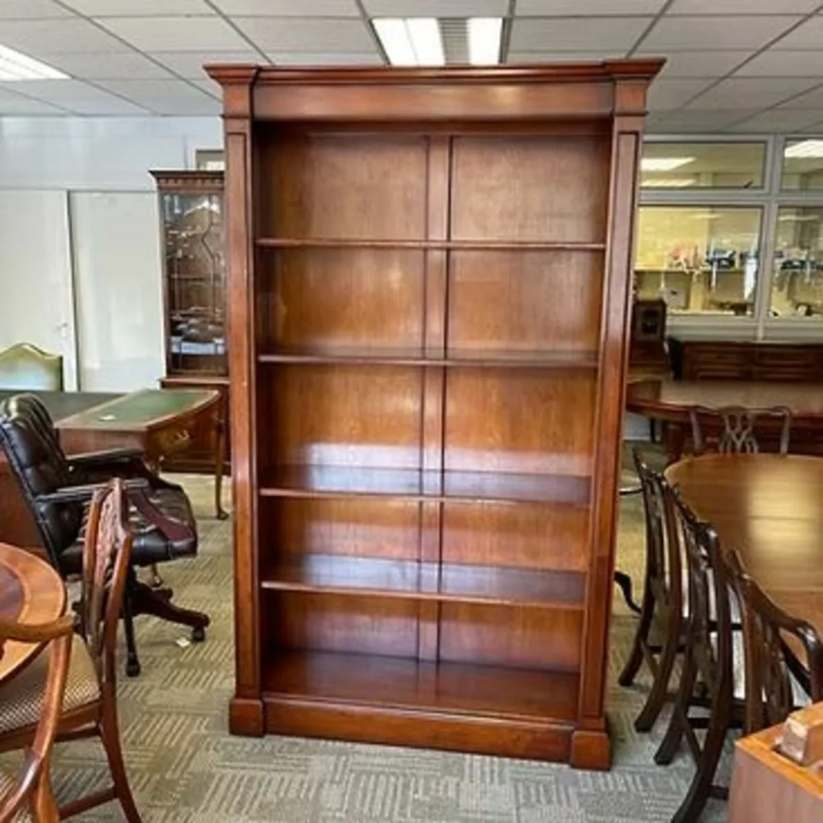 Mahogany open bookcase with four shelves. Shaped e