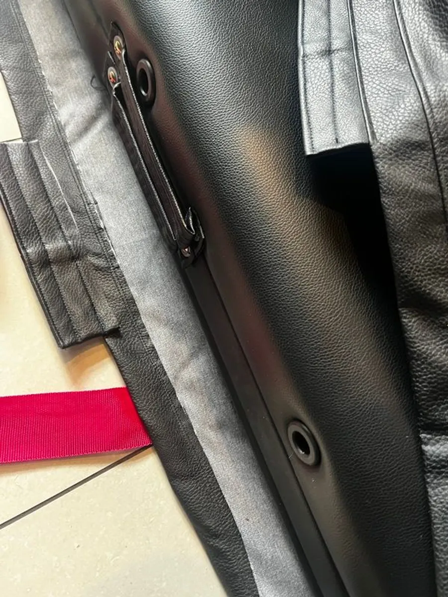 Massage Table and Carrying Bag - Image 3