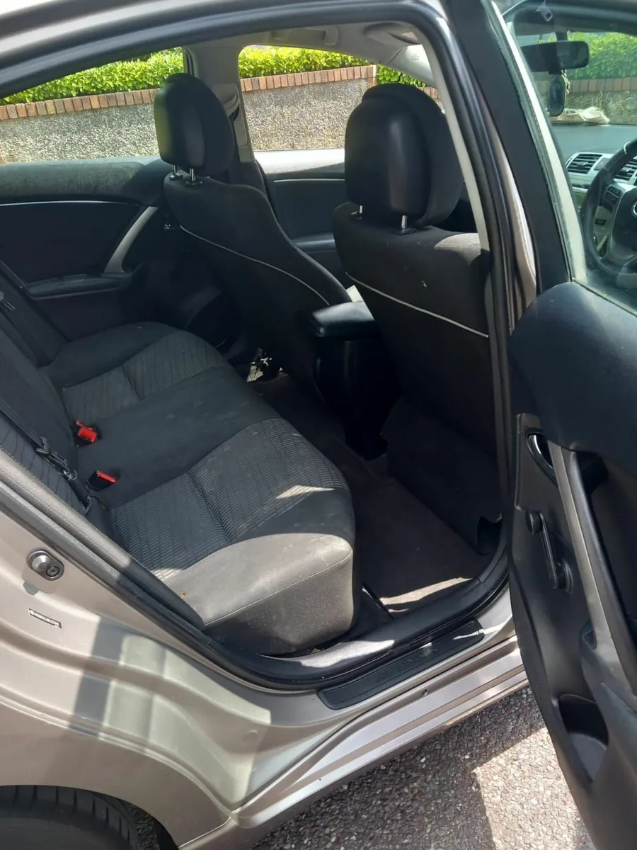 Toyota Avensis 2014 - Image 2