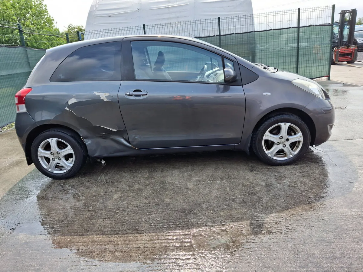 2010 Toyota Yaris  1.0 Petrol. Drive away - Image 4