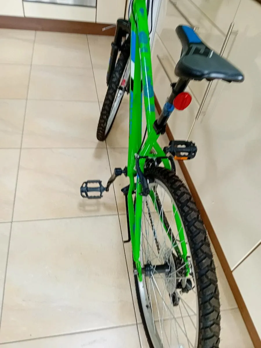 BOYS MOUNTAIN BIKE 24 INCH WHEELS AS NEW