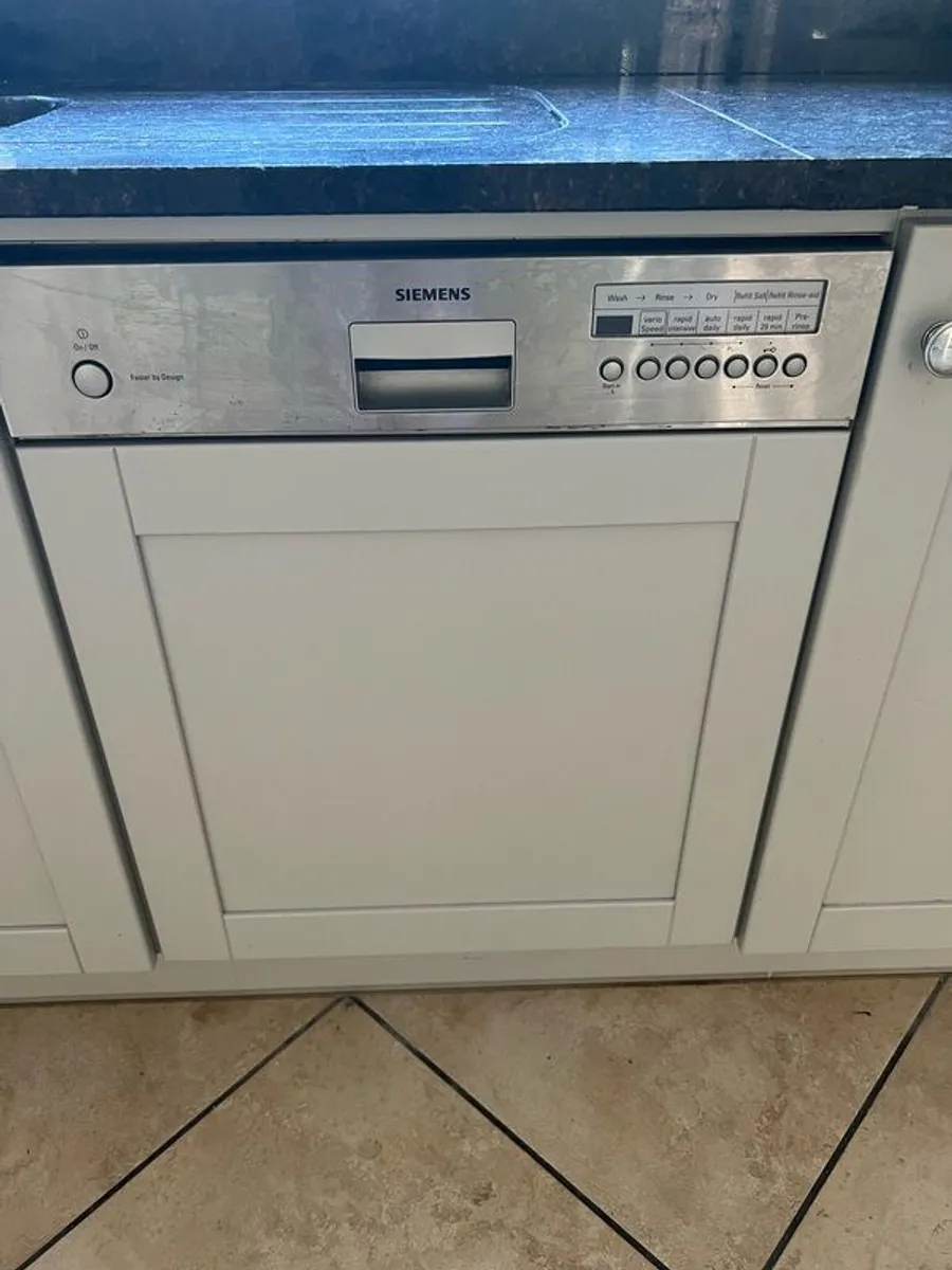 Kitchen & Integrated Appliances - Image 4