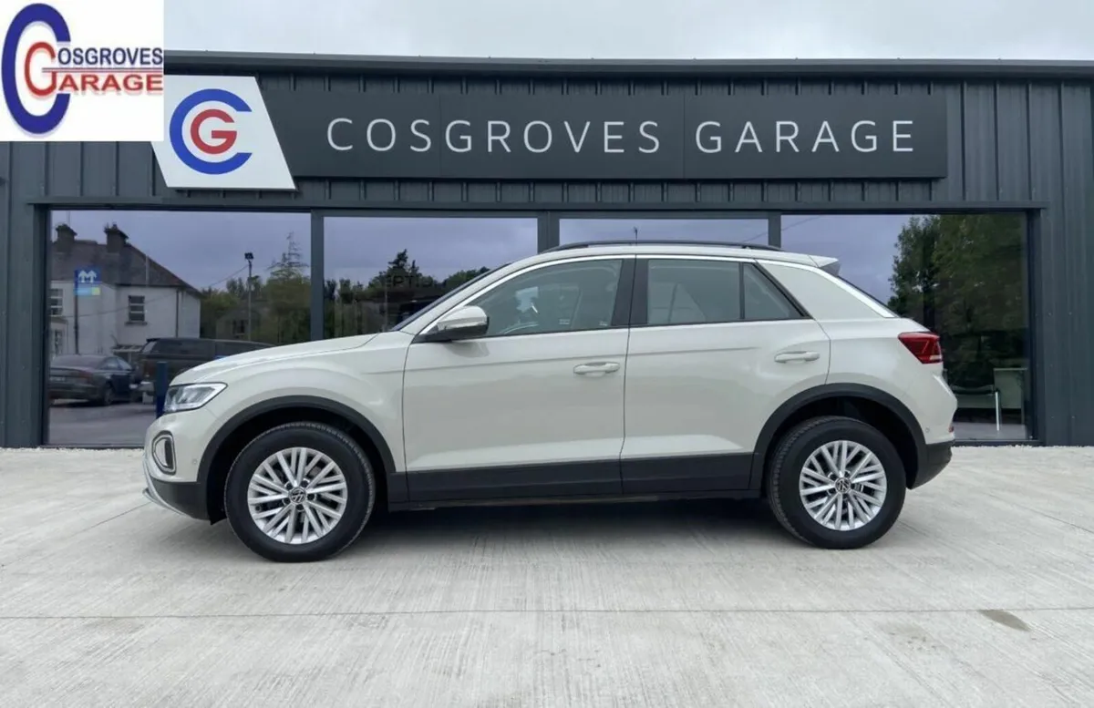 Volkswagen T-Roc 2023 - Image 2