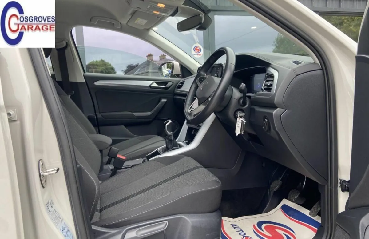 Volkswagen T-Roc 2023 - Image 3