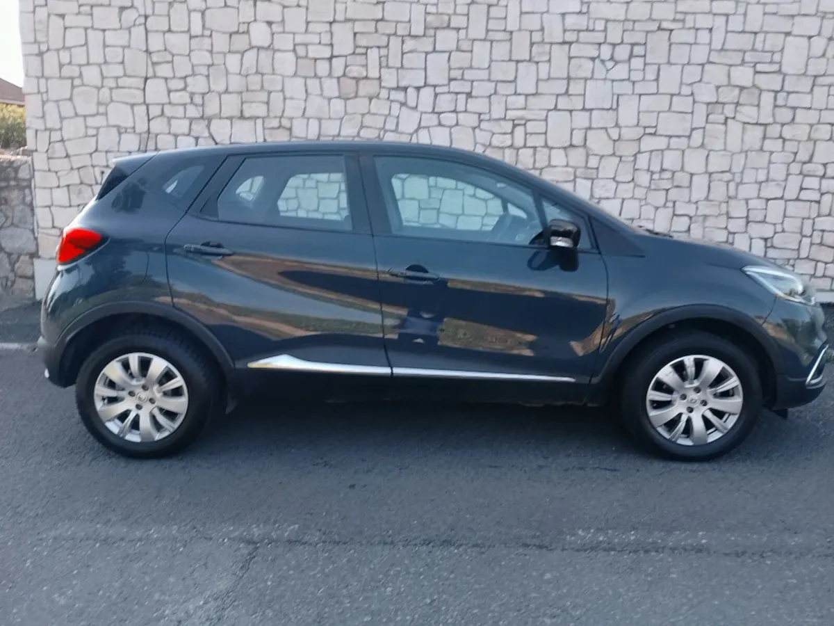 Renault Captur Life TCE 90 EU6 4DR - Image 2