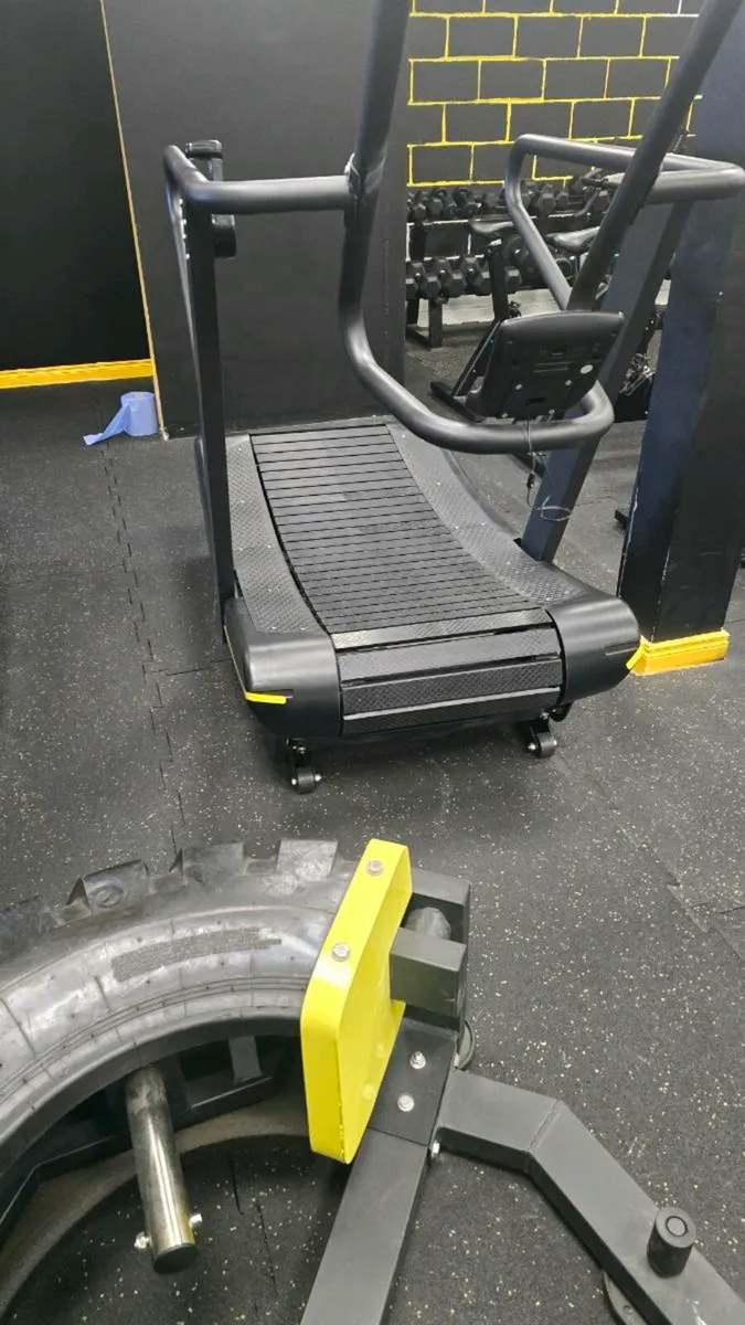 Curved treadmill for sale - Image 1