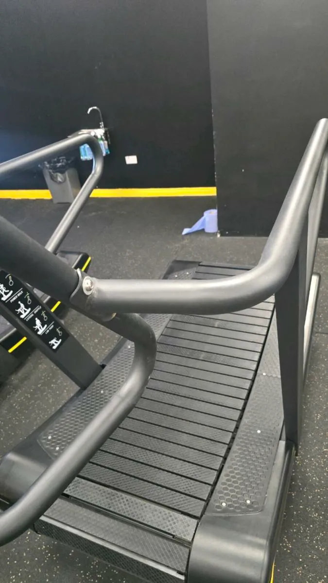 Curved treadmill for sale - Image 2