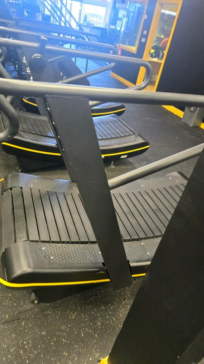 Curved treadmill for sale - Image 3