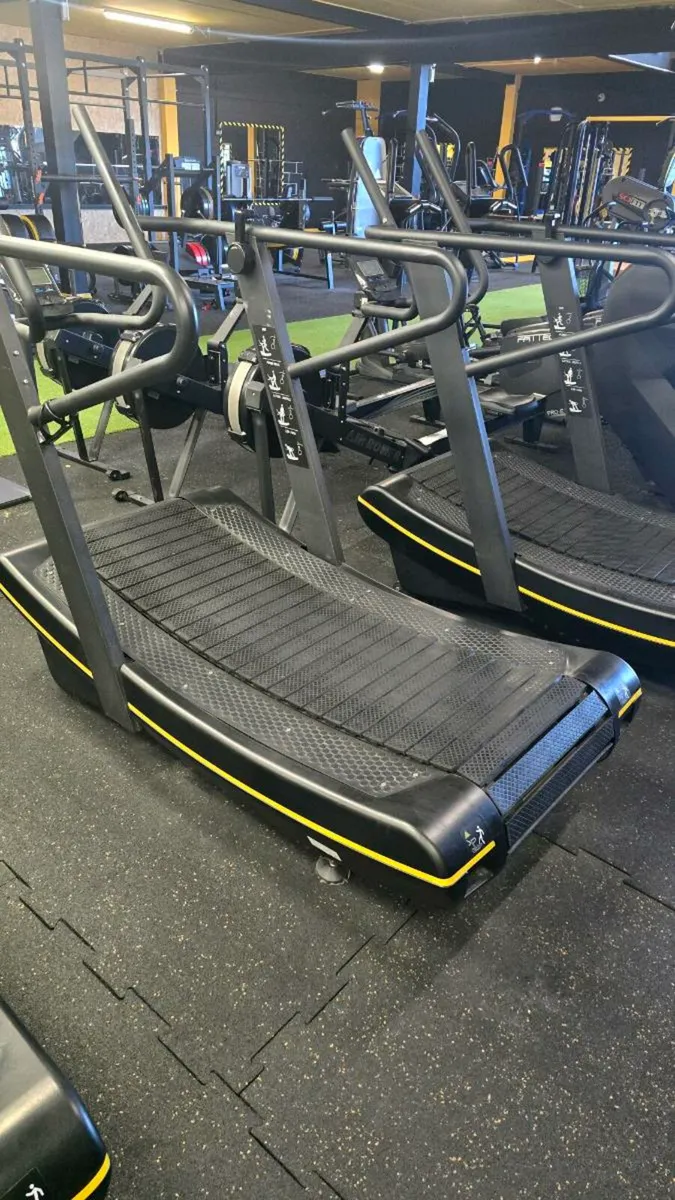 Curved treadmill for sale - Image 4
