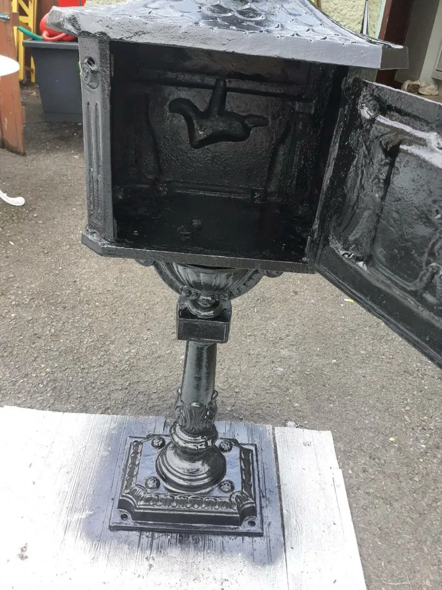Black cast iron free standing post box - Image 2