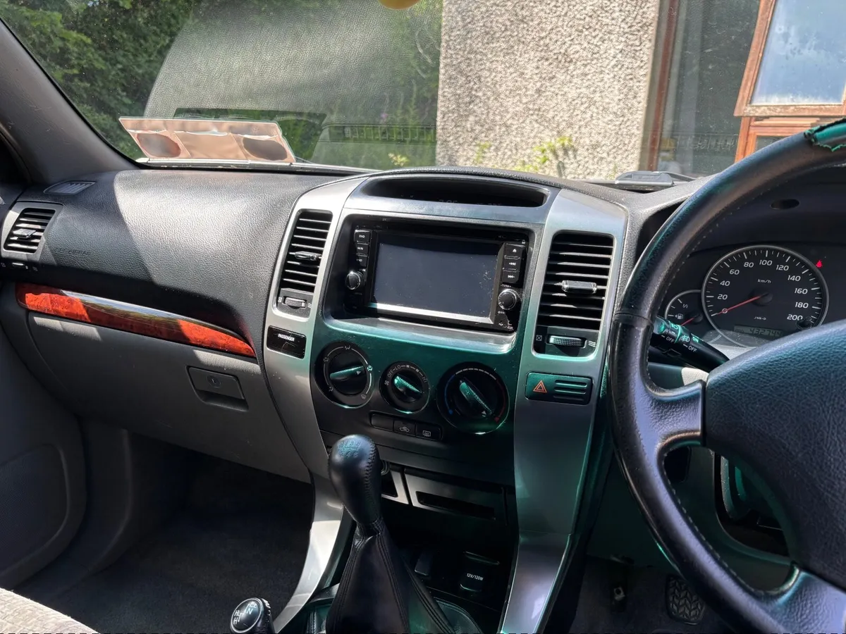 Toyota Land Cruiser 2006 - Image 2