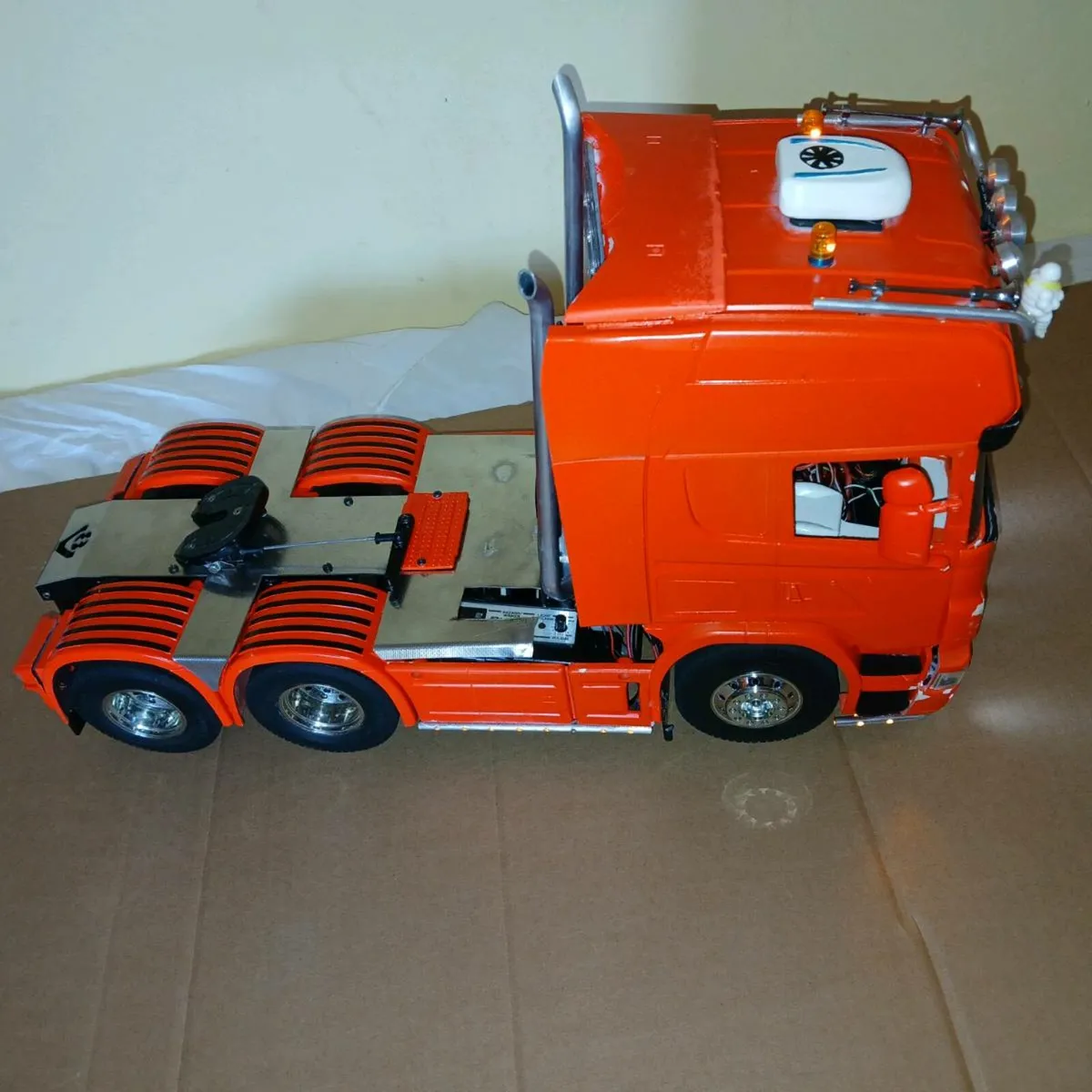 REMOTE CONTROL LORRY - Image 1