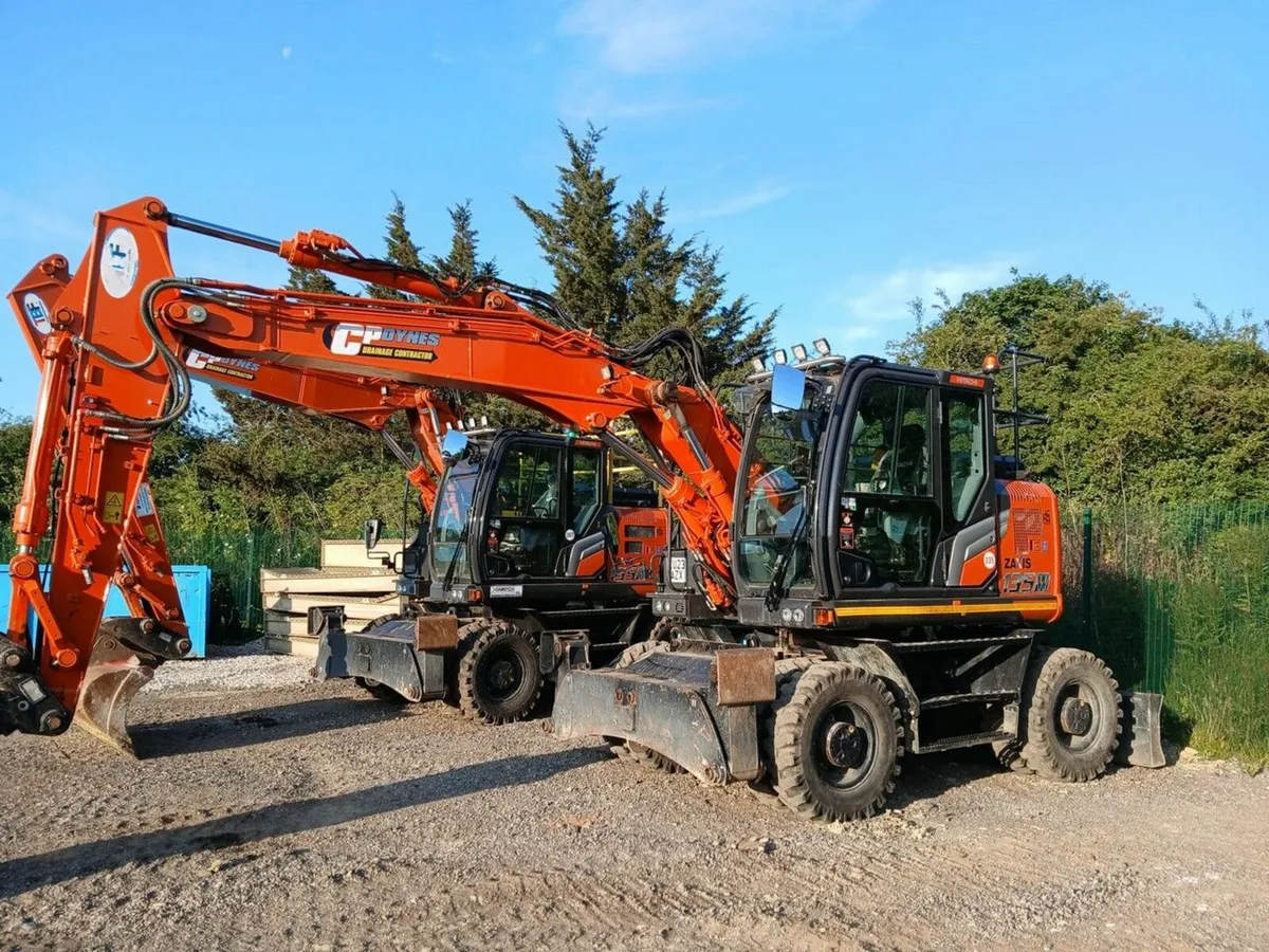 HITACHI ZX135W-7 16 TON RUBBER WHEELED EXCAVATOR - Image 1
