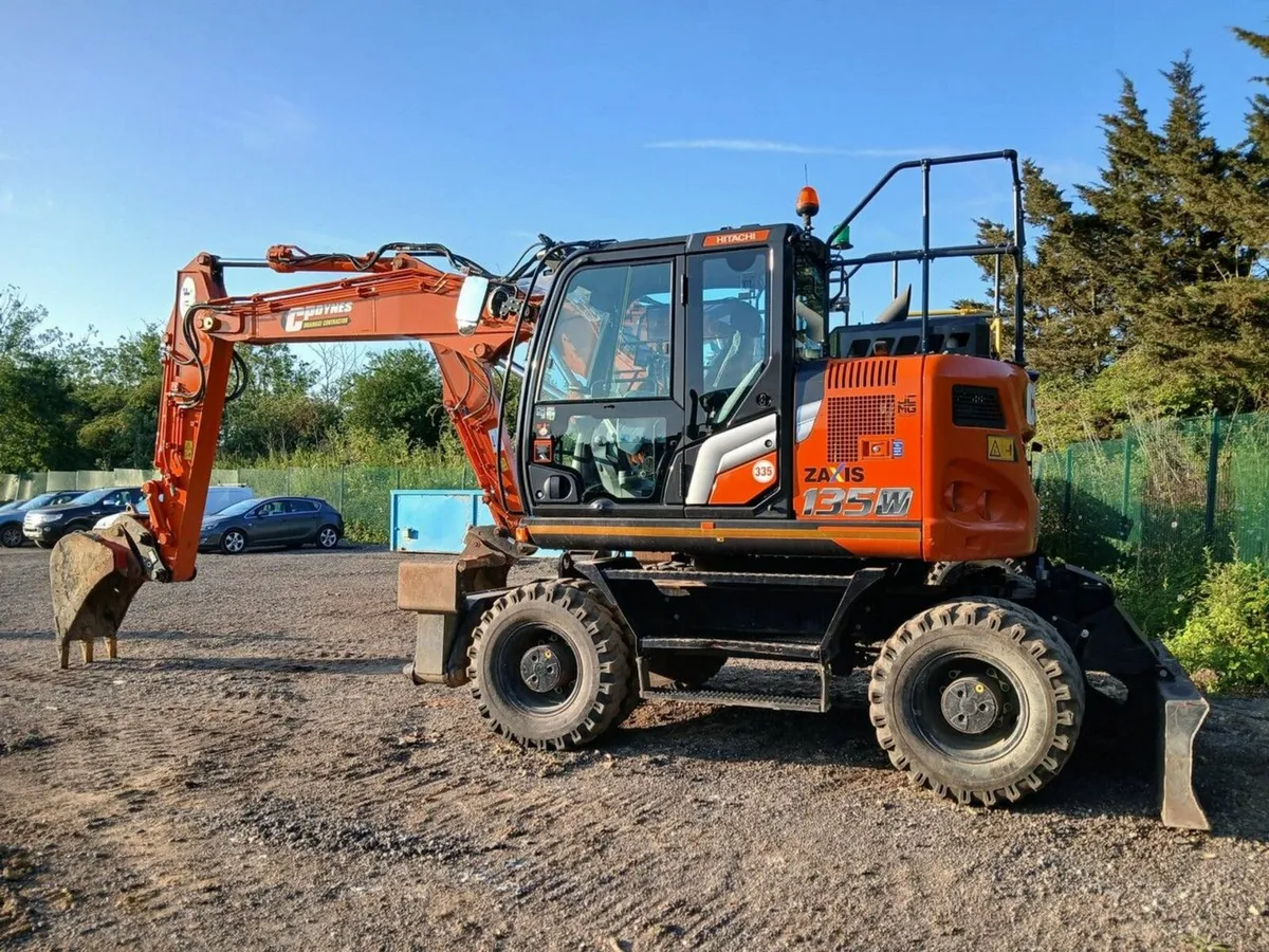 HITACHI ZX135W-7 16 TON RUBBER WHEELED EXCAVATOR - Image 3