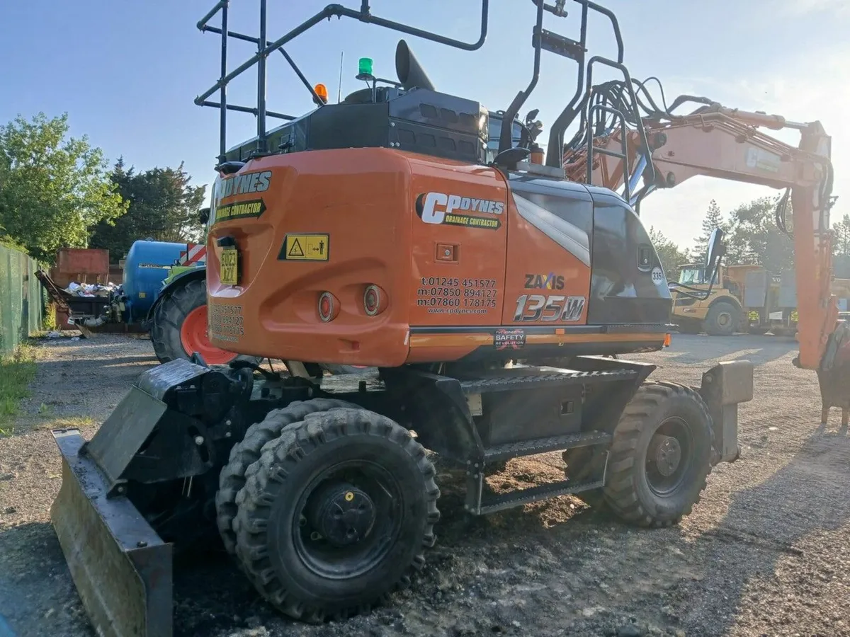HITACHI ZX135W-7 16 TON RUBBER WHEELED EXCAVATOR - Image 4