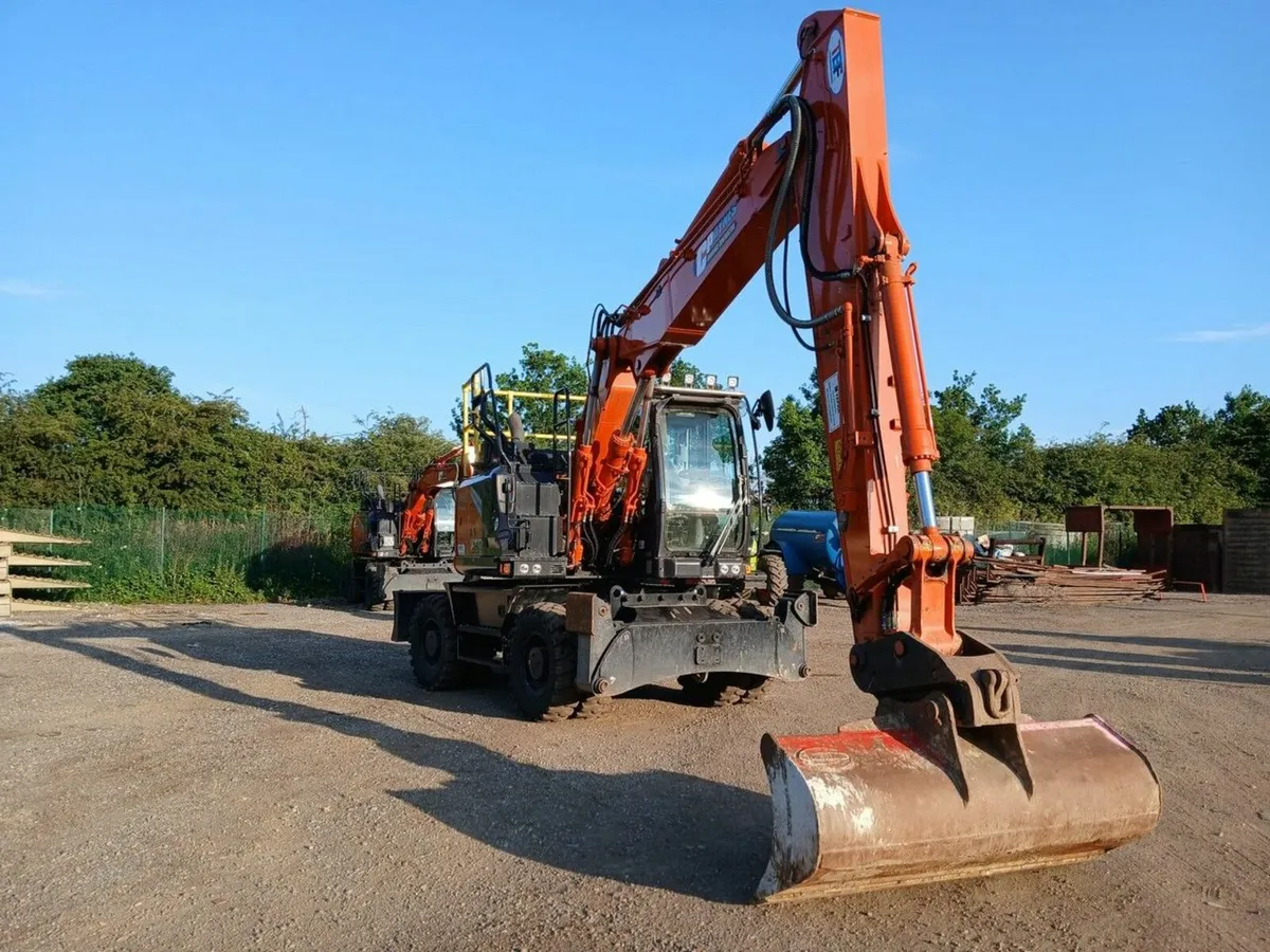 HITACHI ZX155W-7 18 TON RUBBER WHEELED EXCAVATOR - Image 4