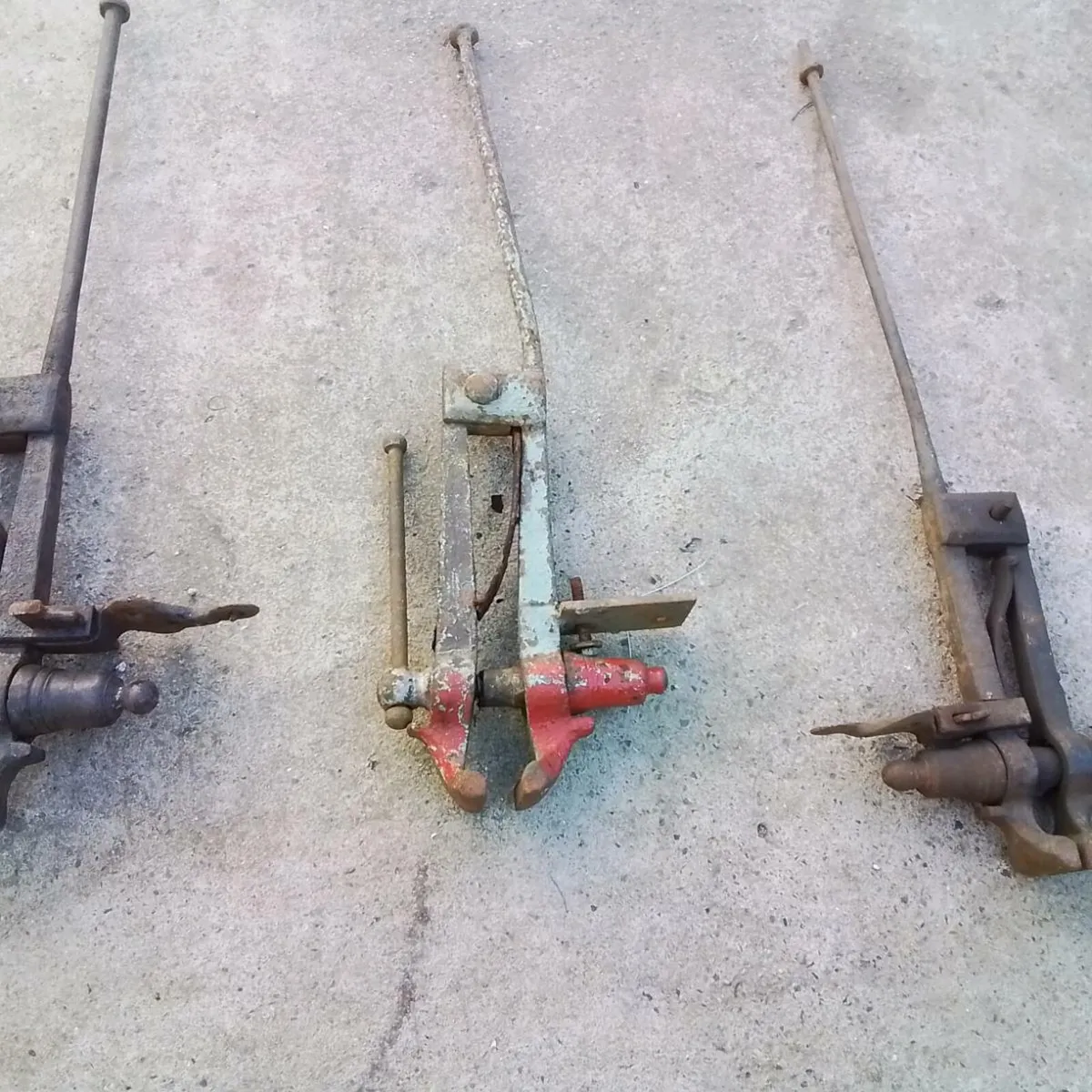 ANTIQUE AND COLLECTABLES - Image 1