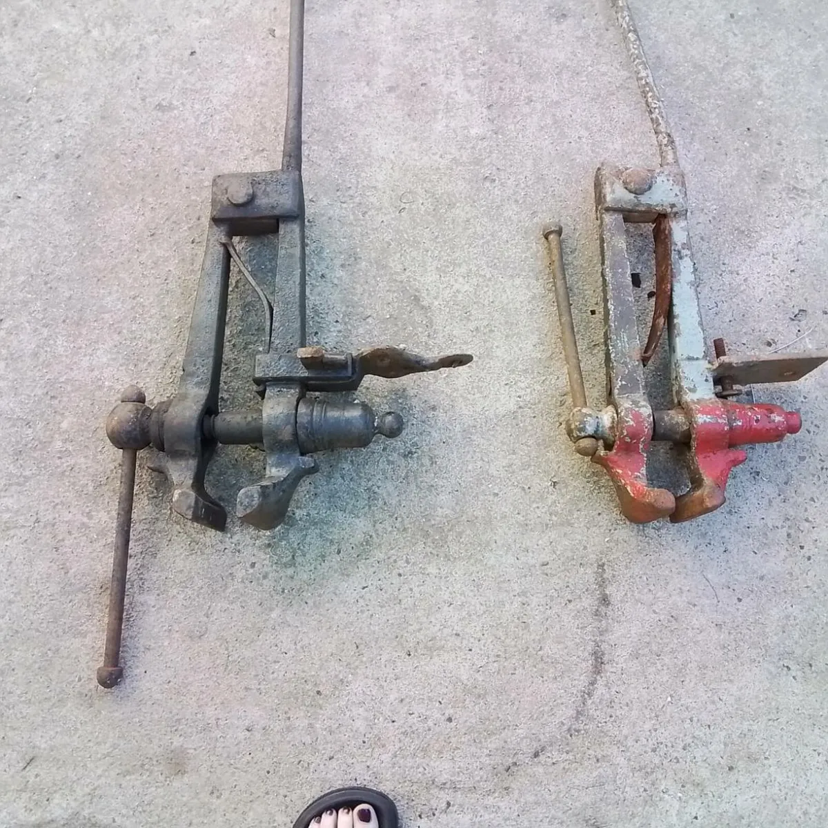 ANTIQUE AND COLLECTABLES - Image 2