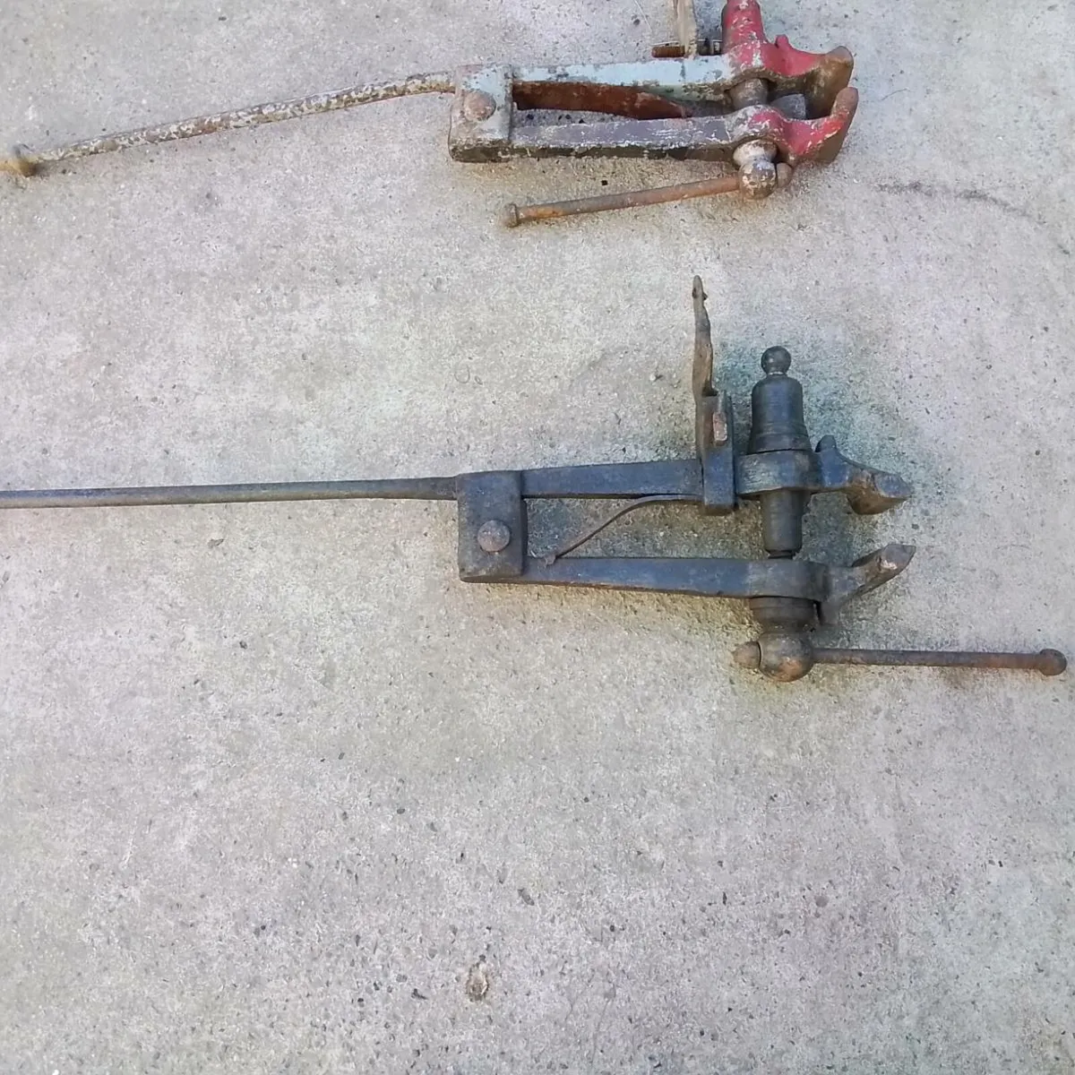 ANTIQUE AND COLLECTABLES - Image 3
